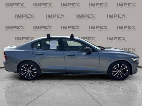 Used 2021 Volvo S60 T5 Momentum image 6