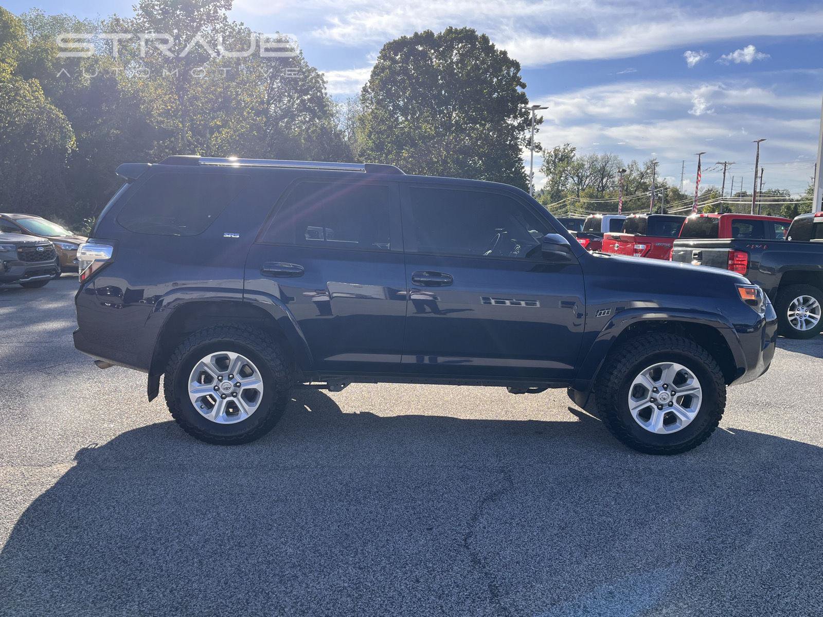 Used 2023 Toyota 4Runner SR5 AWD/4WD image 9