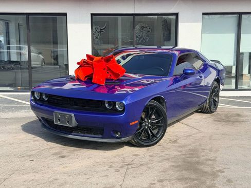 Used 2018 Dodge Challenger SXT w/ Blacktop Package image 1