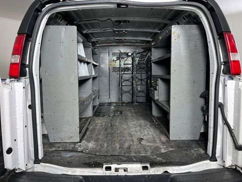 Used 2017 Chevrolet Express 2500 image 19