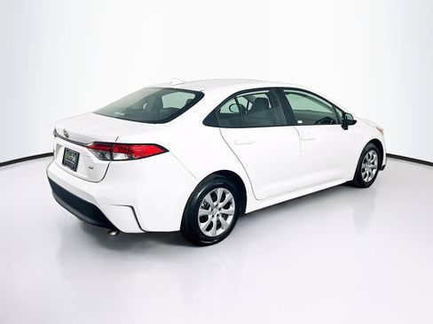 Used 2025 Toyota Corolla LE image 9