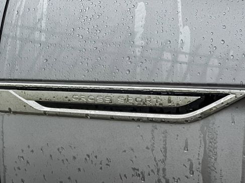 Used 2024 Volkswagen Atlas Cross Sport SE image 27