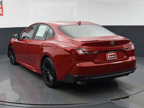 Used 2025 Toyota Camry SE FWD image 3