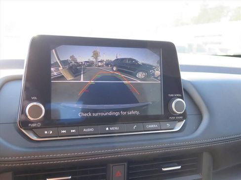 Used 2023 Nissan Rogue SV image 13