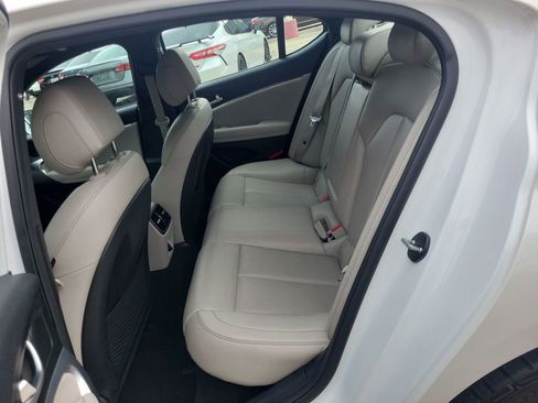 Used 2022 Genesis G70 2.0T RWD image 17