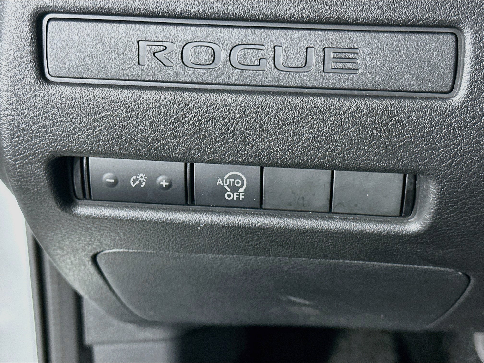 Used 2023 Nissan Rogue S FWD image 17