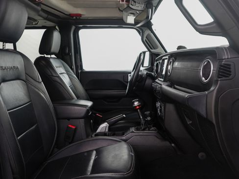 Used 2018 Jeep Wrangler Unlimited Sahara w/ Uconnect 4C Nav & Sound Group image 12