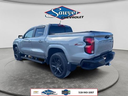 Used 2025 Chevrolet Colorado Z71 w/ Technology Package AWD/4WD image 3