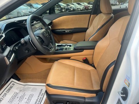 Used 2023 Lexus RZ 450e Premium image 9