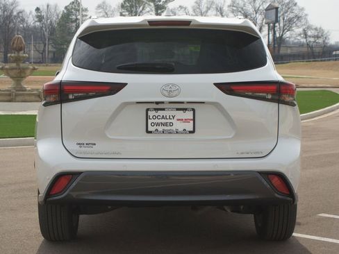 Certified 2025 Toyota Highlander Limited image 3