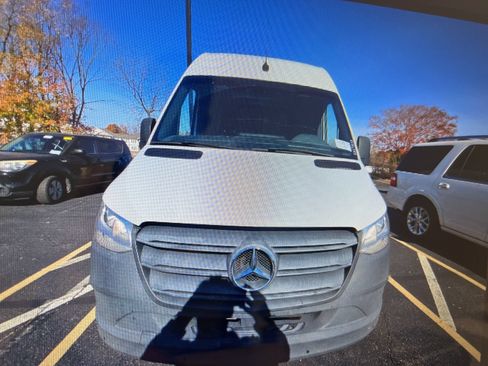 Used 2021 Mercedes-Benz Sprinter 2500 image 8