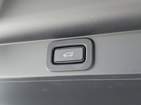 Used 2022 Land Rover Range Rover Long Wheelbase First Edition AWD/4WD image 11