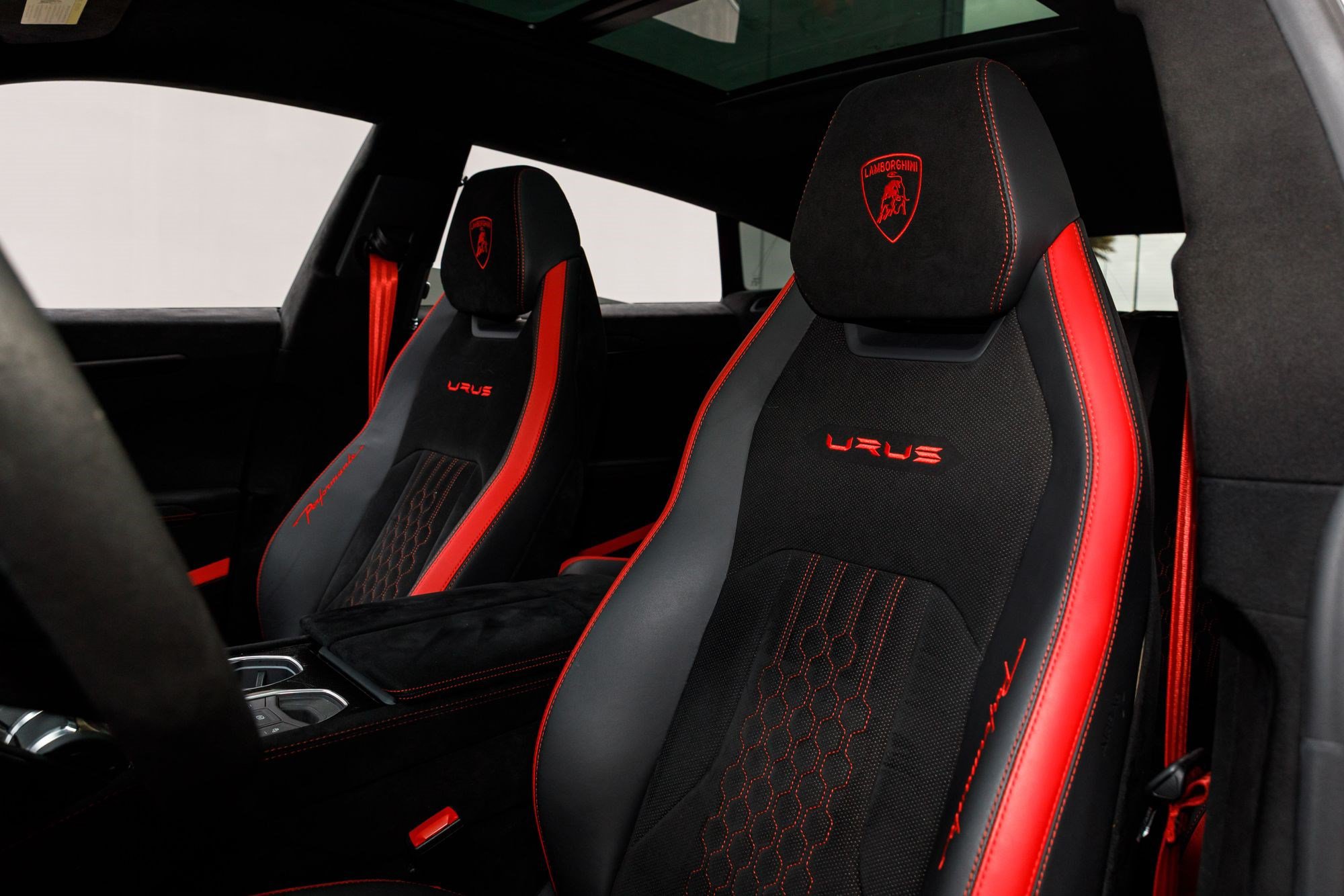 Used 2024 Lamborghini Urus Performante AWD/4WD image 24