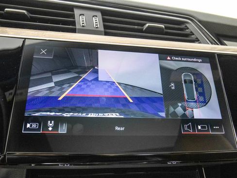 Used 2022 Audi e-tron Premium Plus w/ Premium Plus Package image 23