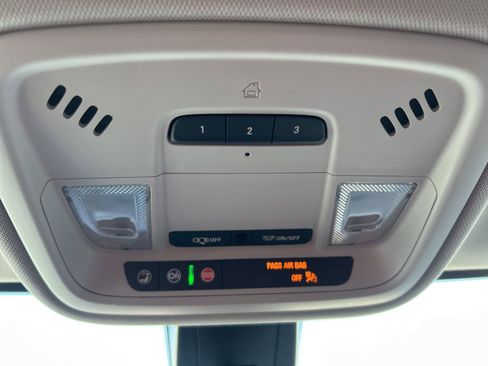 Used 2020 Chevrolet Traverse LT w/ Driver Confidence II Package image 23