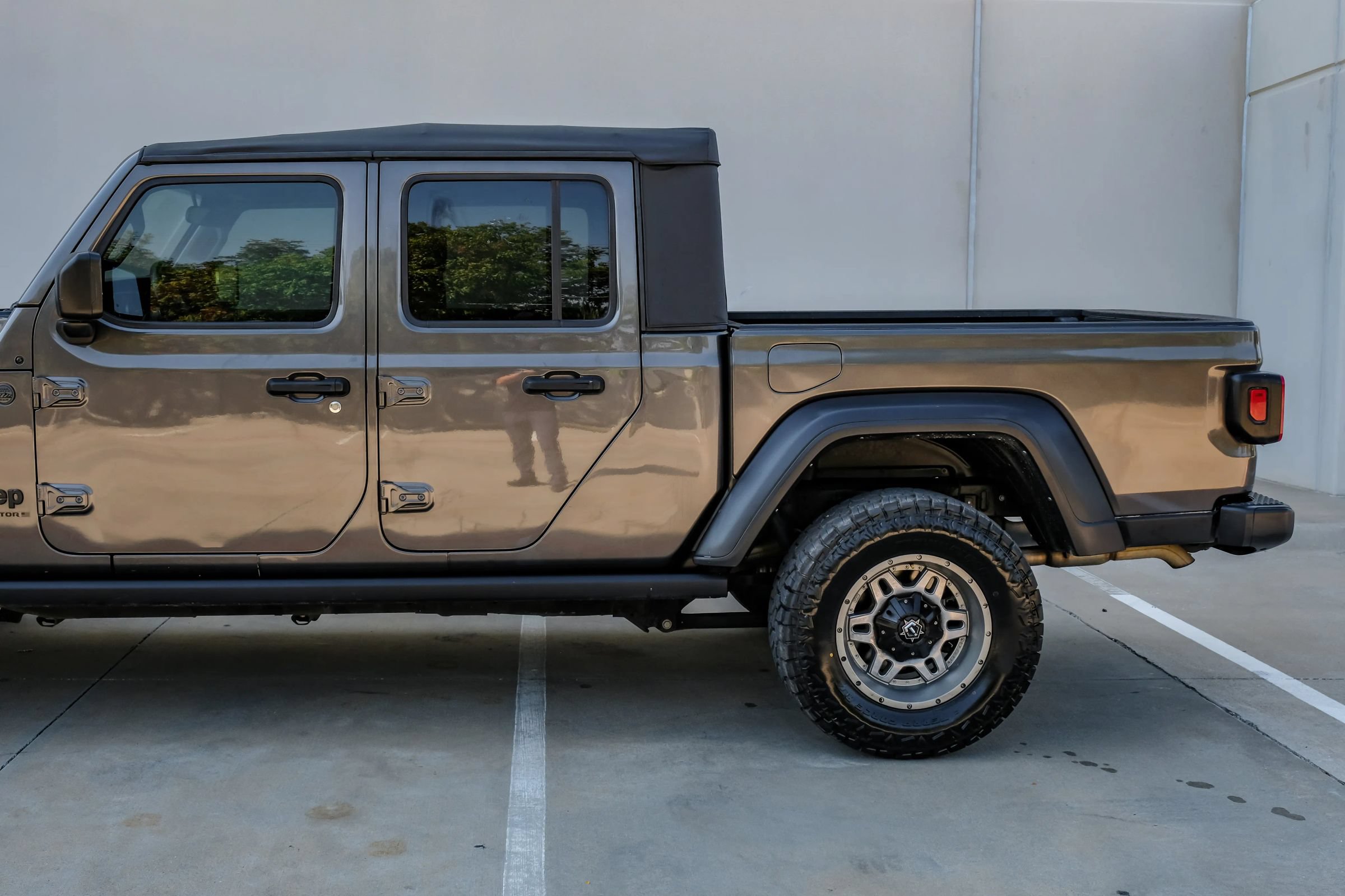 Used 2023 Jeep Gladiator Sport AWD/4WD image 18