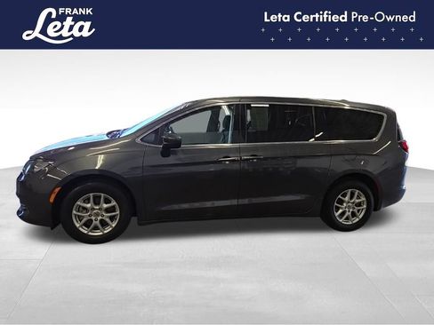 Used 2022 Chrysler Voyager LX FWD image 3