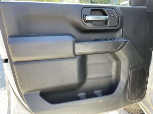 Used 2023 Chevrolet Silverado 2500 Custom w/ Custom Value Package image 5