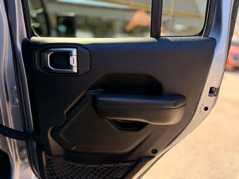 Used 2018 Jeep Wrangler Unlimited Sport S image 33