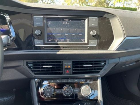 Used 2023 Volkswagen Jetta SE image 7