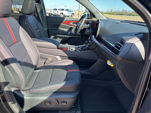 New 2026 Chevrolet Traverse RS w/ LPO, Floor Liner Package image 17