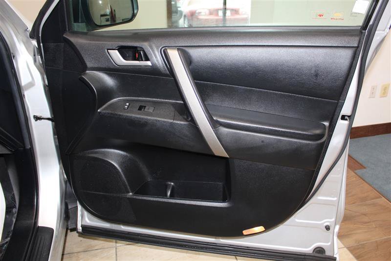 Used 2013 Toyota Highlander SE AWD/4WD image 35