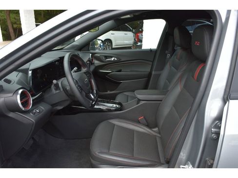 Used 2025 Chevrolet Trax RS w/ Driver Confidence Package image 10