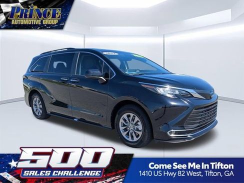 Used 2023 Toyota Sienna XLE FWD image 1