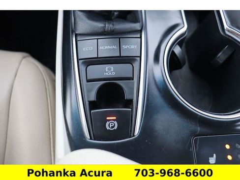 Used 2018 Toyota Camry XLE image 18