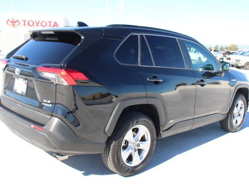Certified 2021 Toyota RAV4 XLE w/ Convenience Package image 3