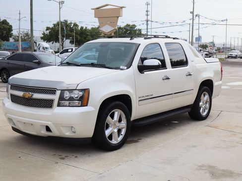 Used 2012 Chevrolet Avalanche LTZ RWD image 5