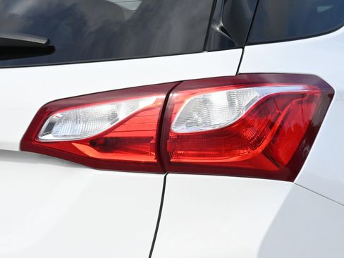 Used 2020 Chevrolet Equinox LS w/ LS Convenience Package FWD image 20