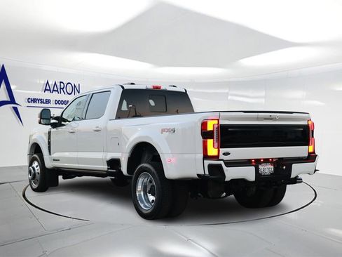 Used 2025 Ford F450 Platinum w/ FX4 Off-Road Package image 2