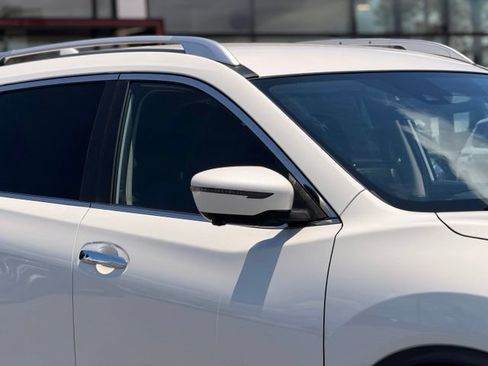 Used 2019 Nissan Rogue SV w/ Premium Package AWD/4WD image 4