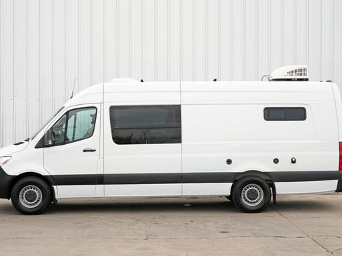Used 2021 Mercedes-Benz Sprinter 2500 w/ Premium Plus Package image 41