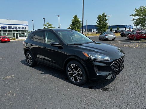 Used 2022 Ford Escape SE w/ SE Sport Appearance Package AWD/4WD image 1