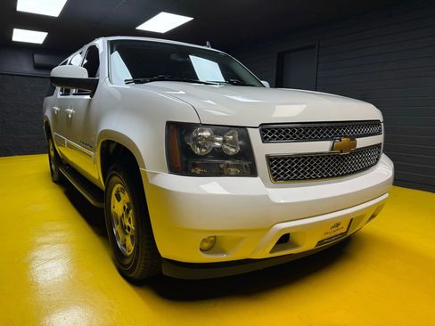 Used 2012 Chevrolet Suburban LT image 3