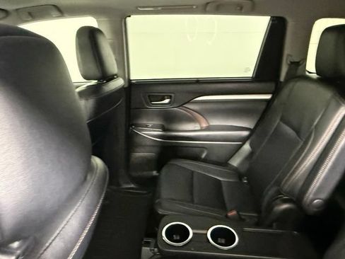 Used 2019 Toyota Highlander XLE FWD image 37