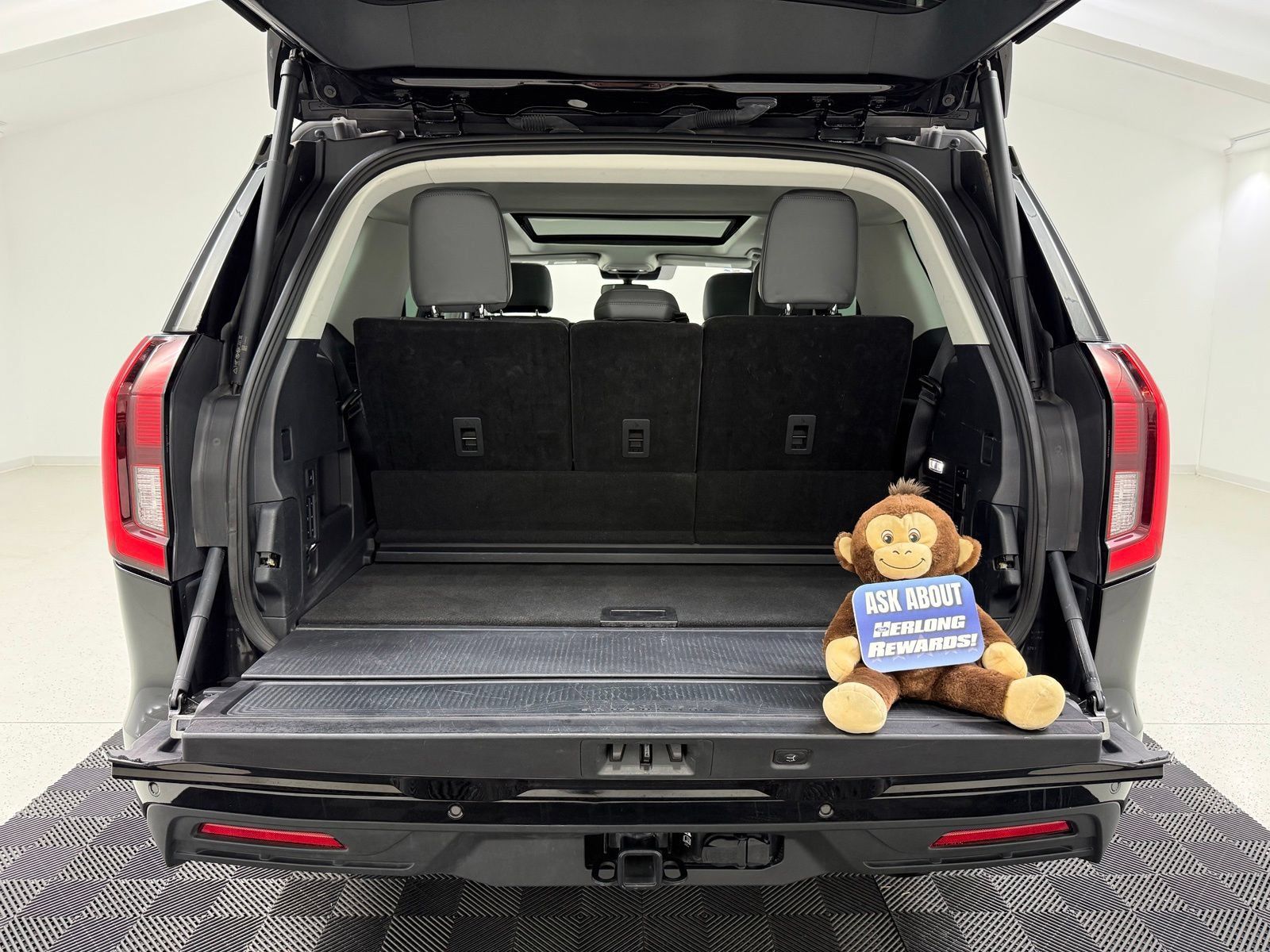 Used 2025 Ford Expedition Active AWD/4WD image 9