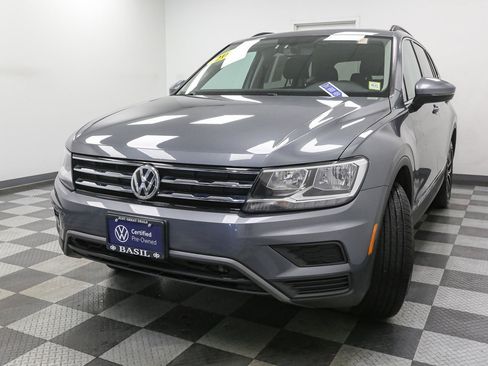 Used 2021 Volkswagen Tiguan SE w/ Panoramic Sunroof Package AWD/4WD image 5