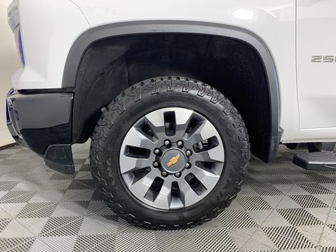 Used 2024 Chevrolet Silverado 2500 Custom w/ Custom Value Package AWD/4WD image 9