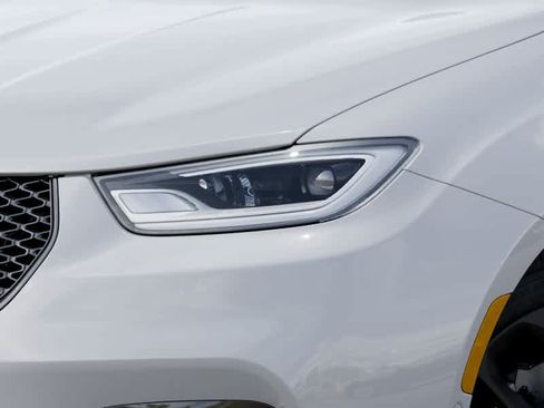 New 2026 Chrysler Pacifica Select w/ S Appearance Package FWD image 10