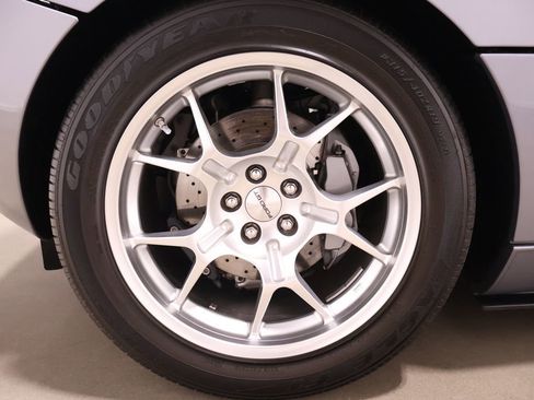 Used 2006 Ford GT image 16