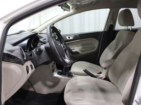 Used 2014 Ford Fiesta SE w/ Comfort Package image 3