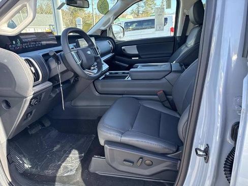 New 2026 Ford Expedition Active image 8