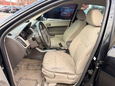 Used 2010 Ford Focus SE image 5