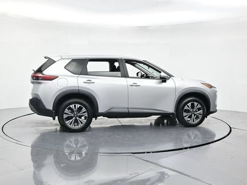 Used 2023 Nissan Rogue SV FWD image 2
