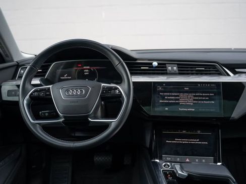 Used 2022 Audi e-tron Premium w/ Convenience Plus Package image 22