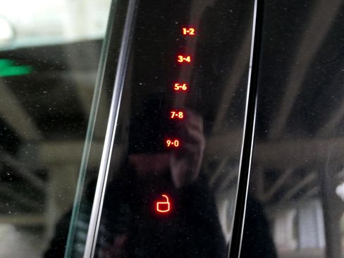 Used 2024 Lincoln Nautilus Reserve image 32