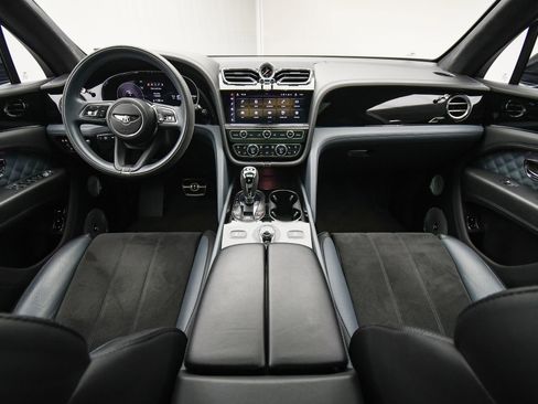 Used 2022 Bentley Bentayga image 4